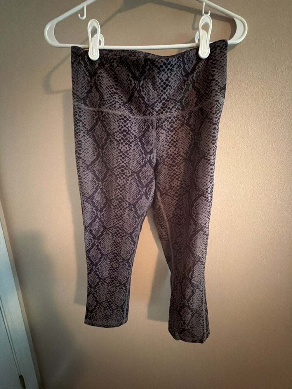 DSG Snake Print Capri Leggings Size S Activewear Pants